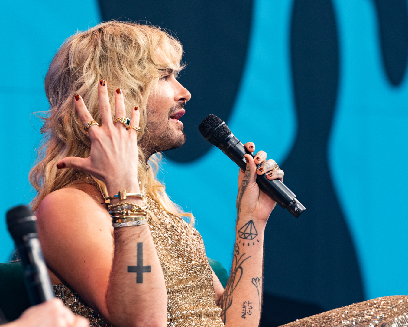 Speaker Bill Kaulitz at All Music Friday by Spotify, featuring metaball shapes and a cool black.